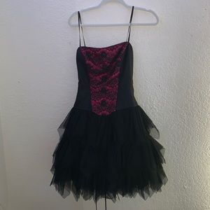 Selling cause I never wore it, it’s only been worn once.